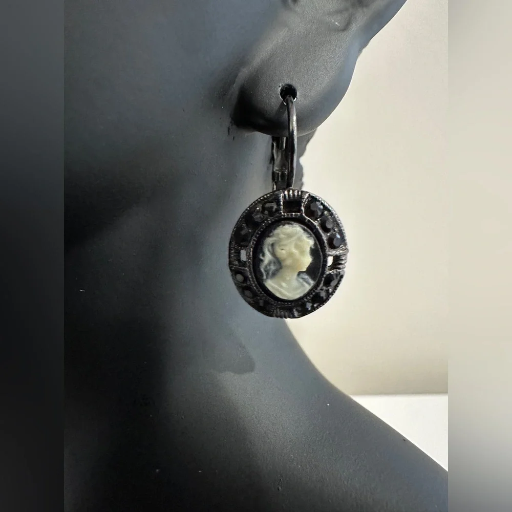 Vintage Black Cameo Brooch and Earring Set – Perfect Condition